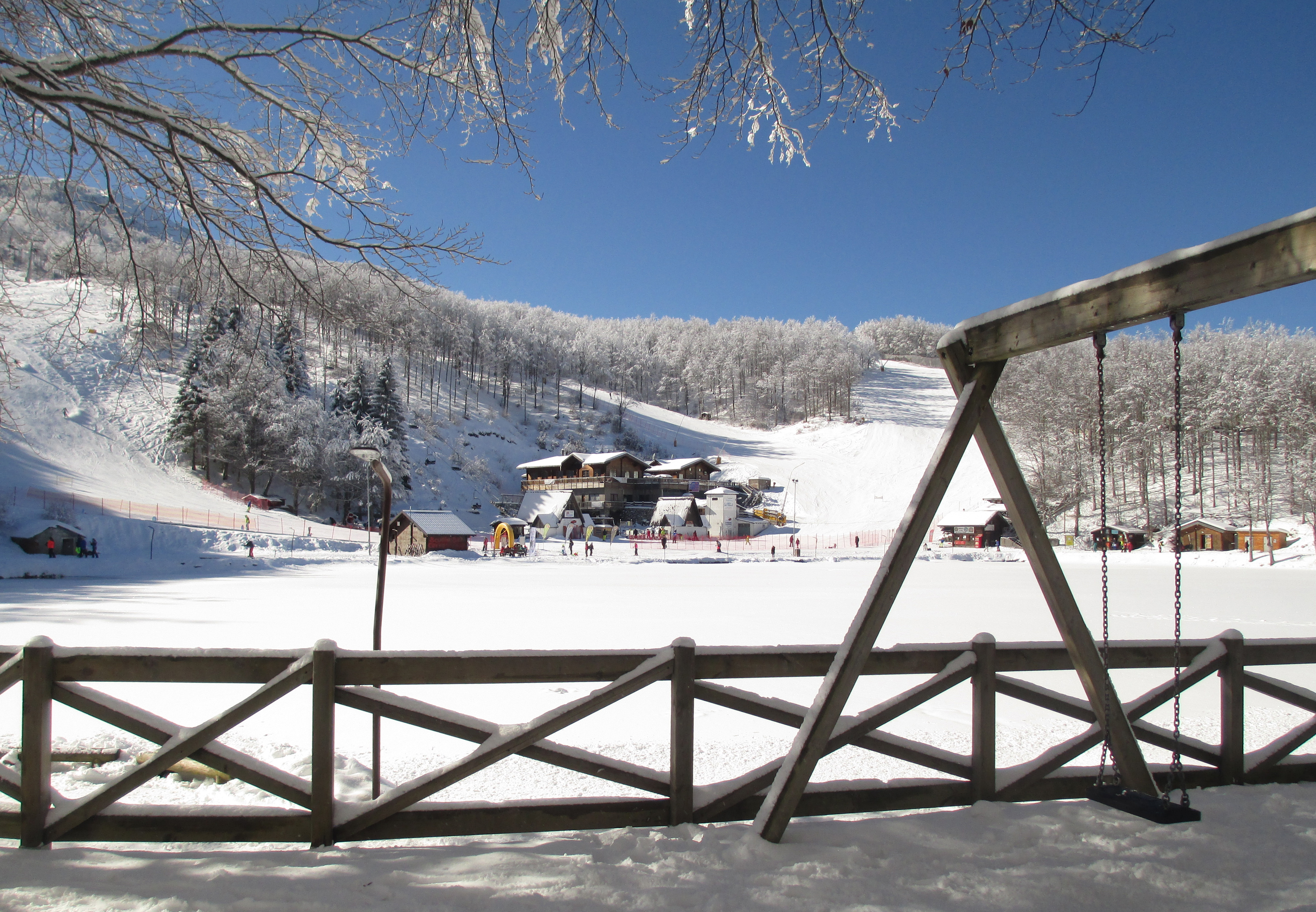You are currently viewing CERRETO LAGHI: NEVE E BIMBI